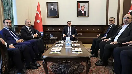 Adalet Bakanı Tunç, 'Deprem sonrasında tespit davaları ve diğer davalarla ilgili ihtiyacı karşılayabilecek 131 yeni mahkeme kurulmasını sağladık'