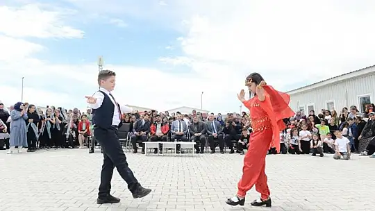 Ahıska Türkü öğrencilerden coşkulu '23 Nisan' kutlaması