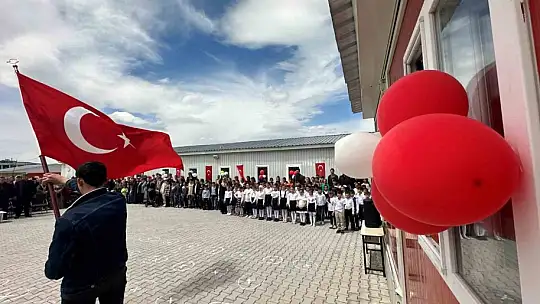 Ahıska Türkü öğrencilerden coşkulu '23 Nisan' kutlaması