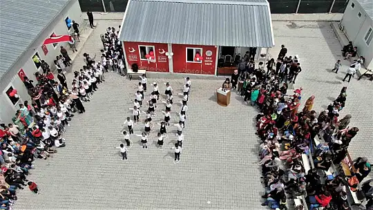 Ahıska Türkü öğrencilerden coşkulu '23 Nisan' kutlaması