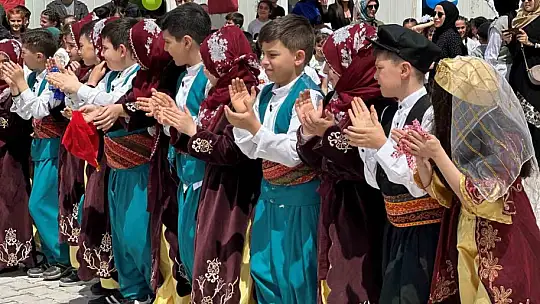 Ahıska Türkü öğrencilerden coşkulu '23 Nisan' kutlaması