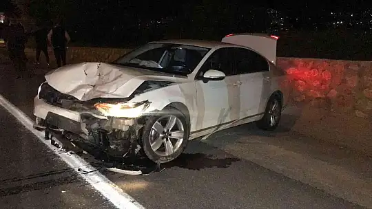 Alkollü sürücü seyir halindeki araca çarpıp kaçtı