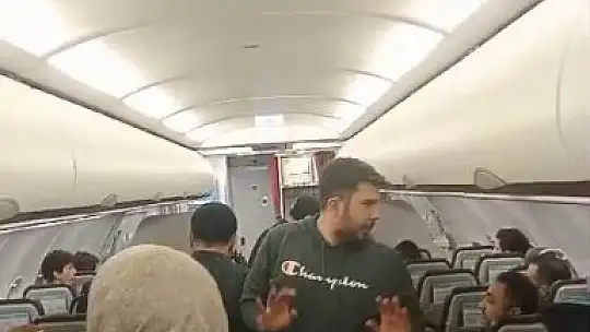 AnadoluJet uçağında panik: ''Bu uçakla uçmak istemiyorum''