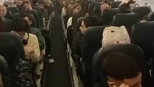 AnadoluJet uçağında panik: ''Bu uçakla uçmak istemiyorum''