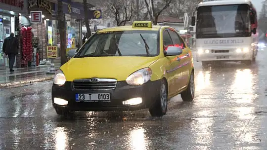 Elazığ'da sağanak yağış etkili oldu