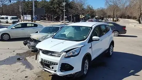 Zübeyde Hanım Caddesi'nde trafik kazası