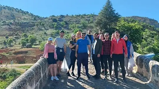 Çemişgezek'te gençler tarihi yerleri gezdi