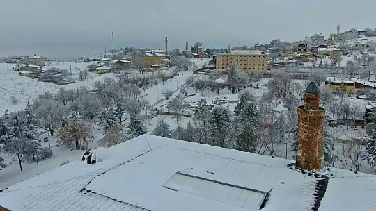 Aynı dönem, iki zıt görüntü