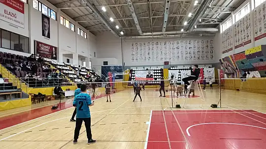Badminton il şampiyonası başladı