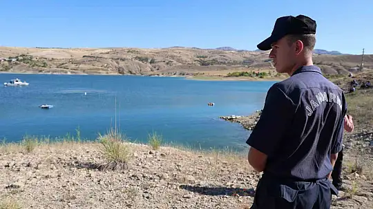Baraj gölüne giren genç kayboldu, arama çalışmaları sürüyor