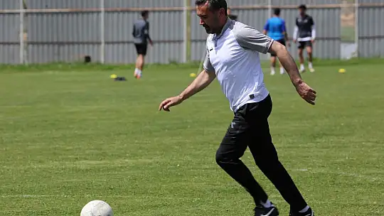 Başkan Şerifoğulları Elazığspor'un antrenmanına çıktı