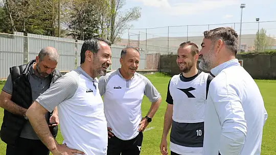 Başkan Şerifoğulları Elazığspor'un antrenmanına çıktı
