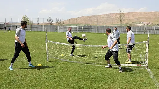 Başkan Şerifoğulları Elazığspor'un antrenmanına çıktı