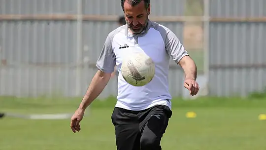 Başkan Şerifoğulları Elazığspor'un antrenmanına çıktı