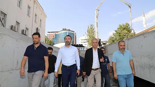 Başkan Şerifoğulları, Kapalı Çarşı ve 15 Temmuz Demokrasi Meydanındaki çalışmaları inceledi
