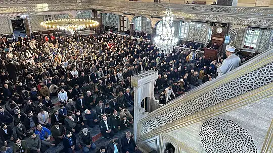 Bayram namazında camiler doldu taştı