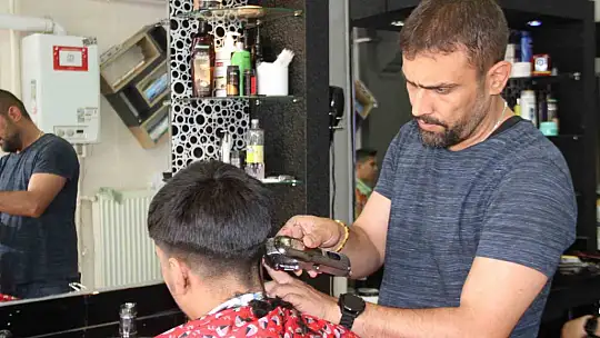 Berberlerin Kurban Bayramı mesaisi: Randevusuz müşteri kabul etmiyorlar