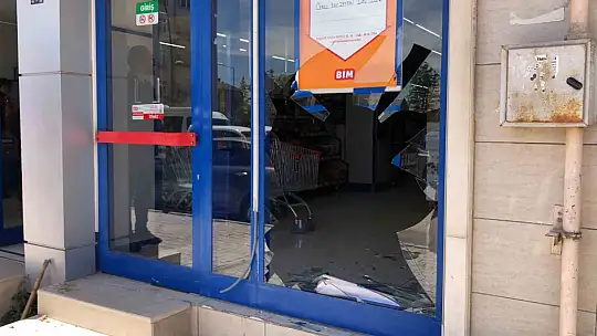 BİM içerisindeki tartışma silahlı kavgaya dönüştü: 3 yaralı