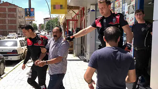 BİM içerisindeki tartışma silahlı kavgaya dönüştü: 3 yaralı