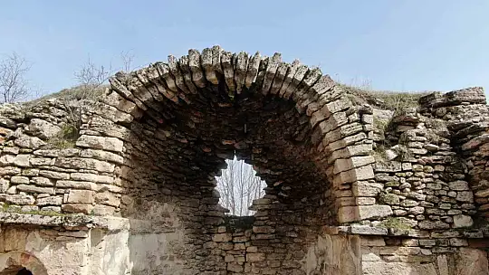 Bin 200 yıllık tarihi eser, zamana direniyor