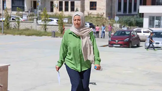 Bu okulda TYT'ye girenler 40 yaşında, geç kalanların heyecanı güldürdü