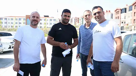 Bu okulda TYT'ye girenler 40 yaşında, geç kalanların heyecanı güldürdü