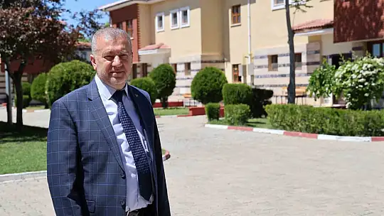 Büyüdüğü çocuk yuvasının müdürü oldu, göremediği baba sevgisini çocuklara veriyor