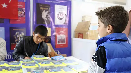 Çadır kentte 13 yaşında kitap yazdı