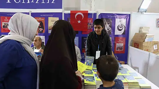 Çadır kentte 13 yaşında kitap yazdı