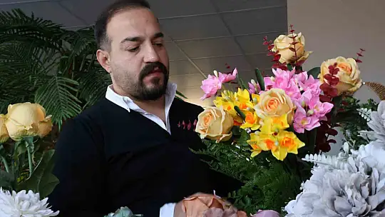 Çiçekçilerde '24 Kasım Öğretmenler Günü' mesaisi