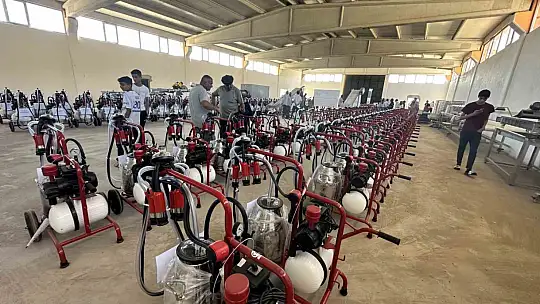 Çiftçilere yüzde 70 hibe ile 122 adet süt sağım makinesi dağıtıldı
