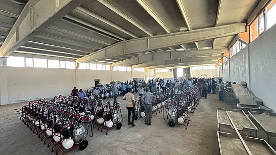Çiftçilere yüzde 70 hibe ile 122 adet süt sağım makinesi dağıtıldı