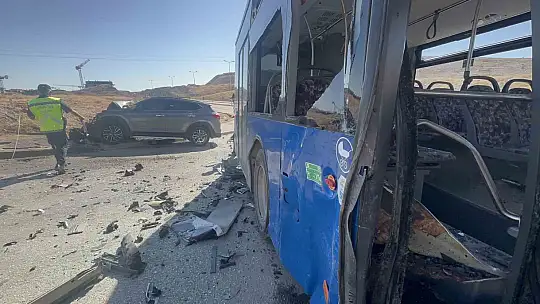 Cip ile yolcu otobüsü çarpıştı: 1'i ağır 3 yaralı
