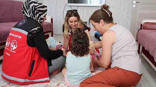 Çocukları olmayan çift, koruyucu aile modeli ile evlat hasretini dindirdi