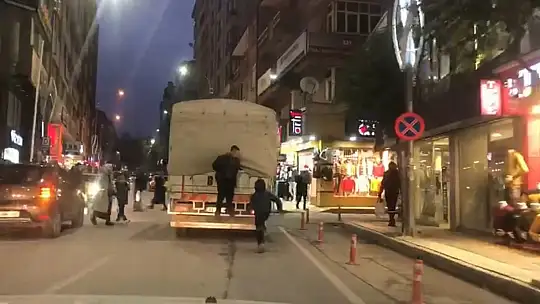 Çocukların tehlikeli oyunu kameralara yansıdı
