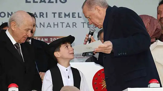 Cumhurbaşkanı Erdoğan, Elazığ'da depremzedelere seslendi