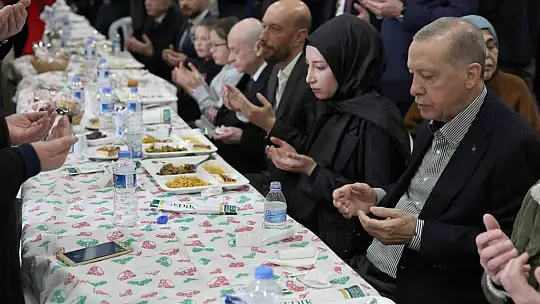 Cumhurbaşkanı Erdoğan Elazığ'da depremzedelerle iftarda buluştu