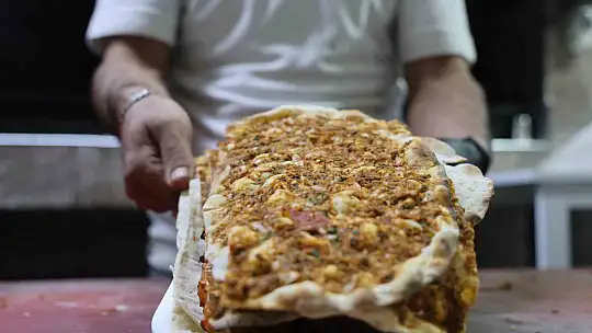 Dar gelirlinin dostu esnaf: Burada yemekler 4'te bir fiyatına