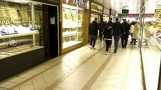 Deprem korkusu altını 'yastık altından' çıkardı