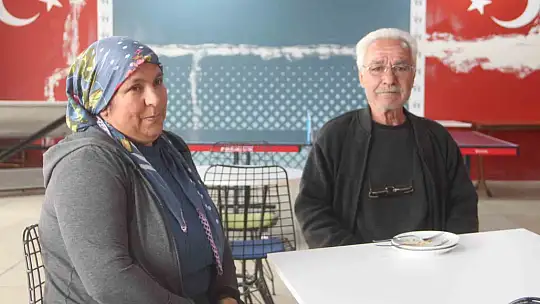 Depremde hayatını kaybeden öğrencilerinden bu bayram mesaj gelmedi, göz yaşlarına boğuldu