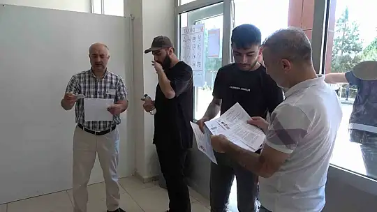 Depremde her şeyini kaybeden Malatyalı genç, Elazığ'da 1 dakika ile sınava giremedi