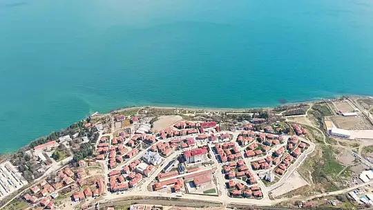 Depremin merkez üssünde göl manzaralı TOKİ konutları dikkat çekiyor