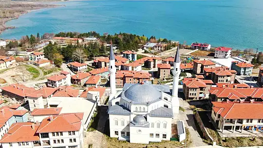 Depremin merkez üssünde göl manzaralı TOKİ konutları dikkat çekiyor