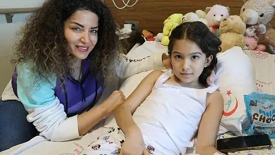 Depremin simgesi Yağmur'un en büyük hayali gerçekleşti, sanatçı Deniz Toprak ile düet yaptı
