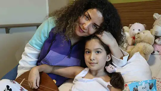 Depremin simgesi Yağmur'un en büyük hayali gerçekleşti, sanatçı Deniz Toprak ile düet yaptı