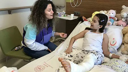 Depremin simgesi Yağmur'un en büyük hayali gerçekleşti, sanatçı Deniz Toprak ile düet yaptı