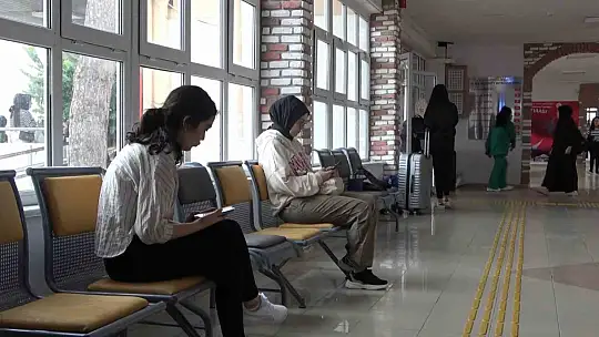 Depremzedelere yuva olan yurtlara öğrenciler yerleşmeye başladı