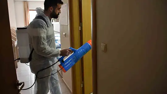 Depremzedelerin konakladığı yurtlarda hijyen çalışmaları