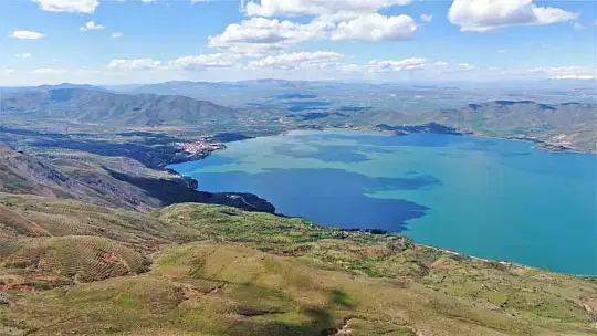 Doğal güzellikleriyle cezbeden Sivrice, misafirlerini bekliyor