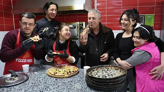 Down sendromlu çocuklar mutfağa girdi, hünerleri ile göz doldurdu